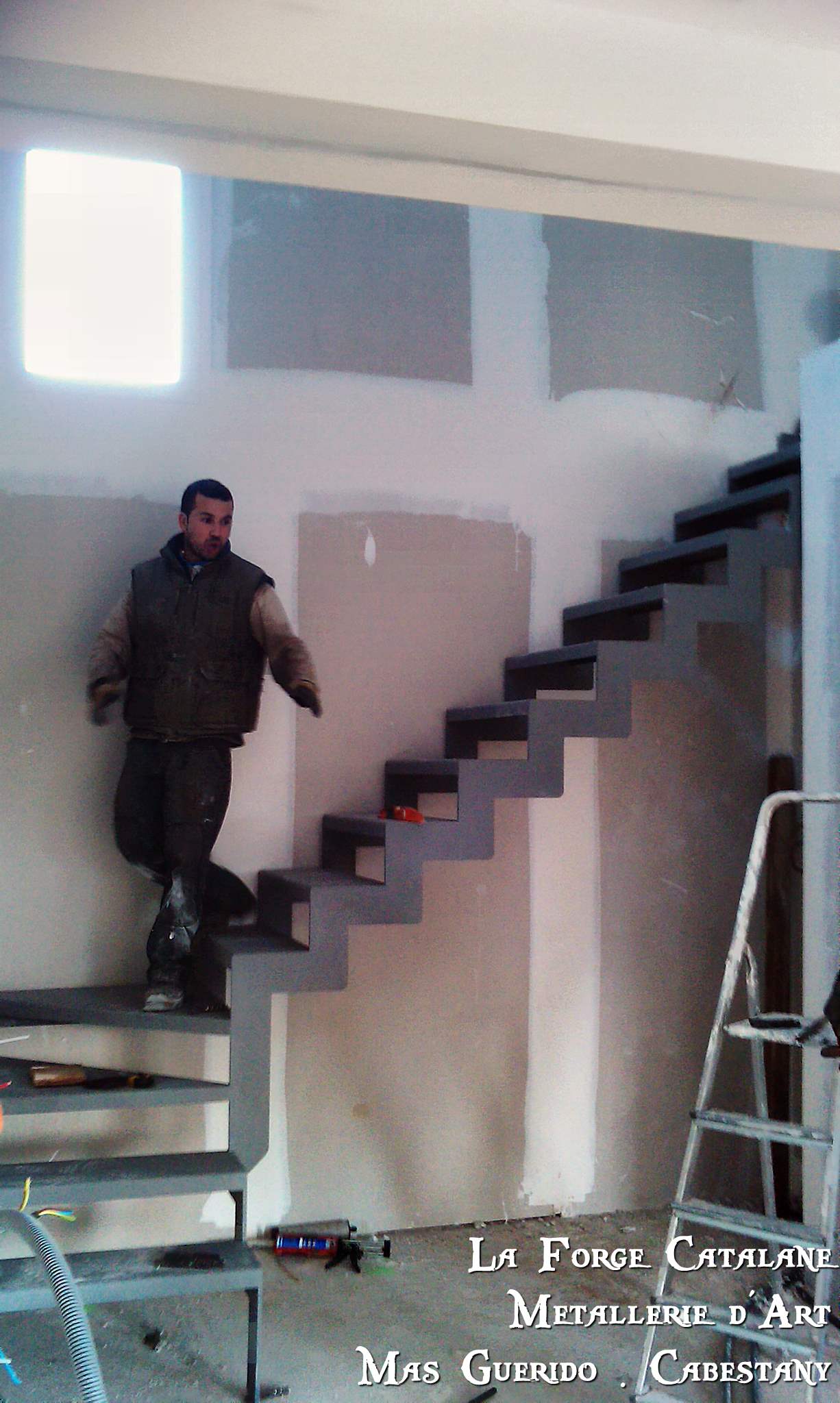 escalier limons cremaillere double decoupe laser marches fer 47 forge catalane.jpg